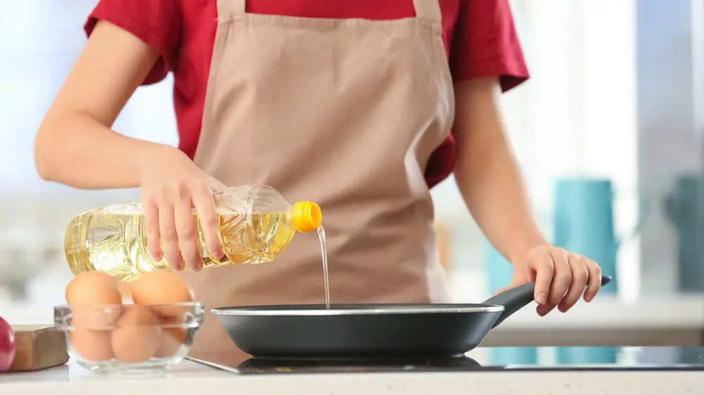 7 loại dầu ăn cần tránh xa để bảo vệ sức khỏe của bạn